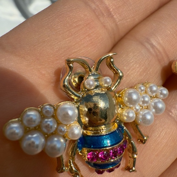 Quenn bee
Gold and Purple Bee Earrings - Picture 5 of 8